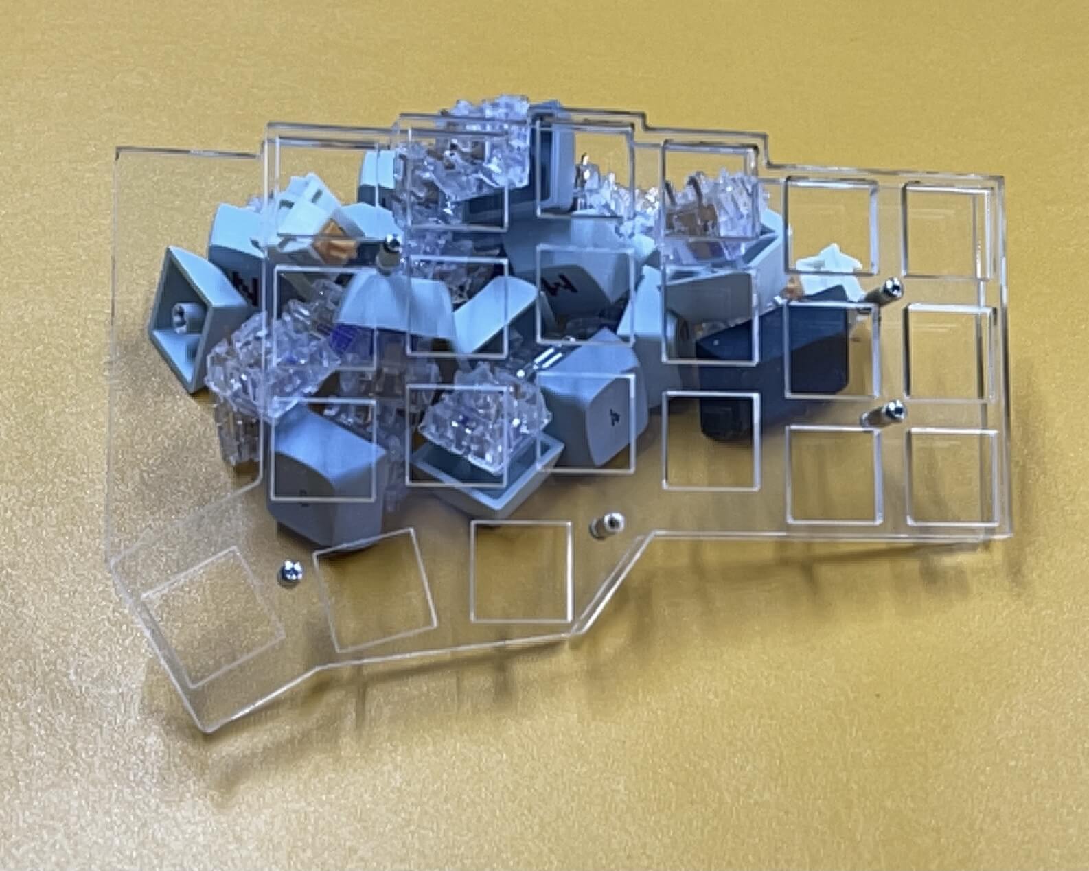 corne-case-acrilico-1